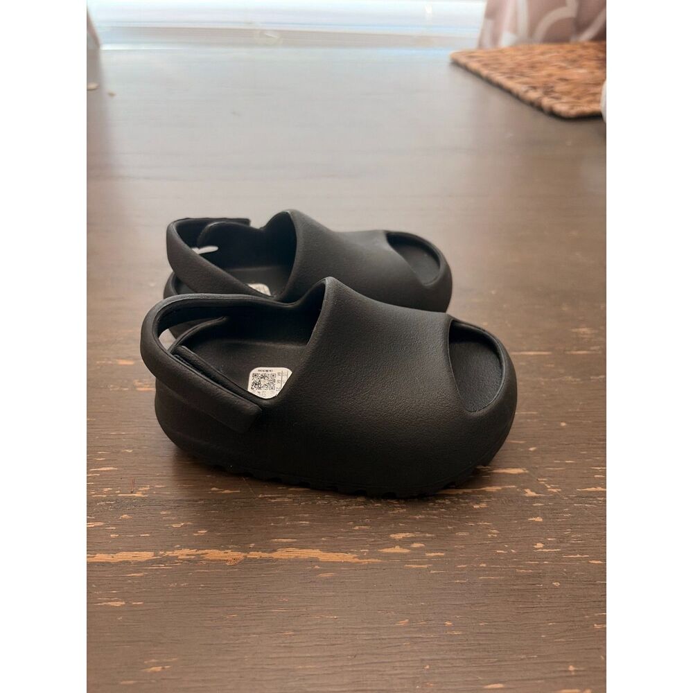 6K Yeezy toddler Slides